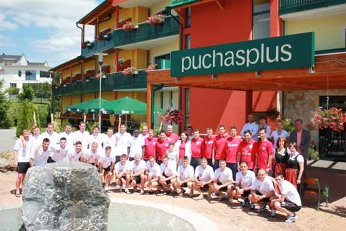 Fußballmannschaft RNK Split und Hotel PUchasplus Mitarbeiter